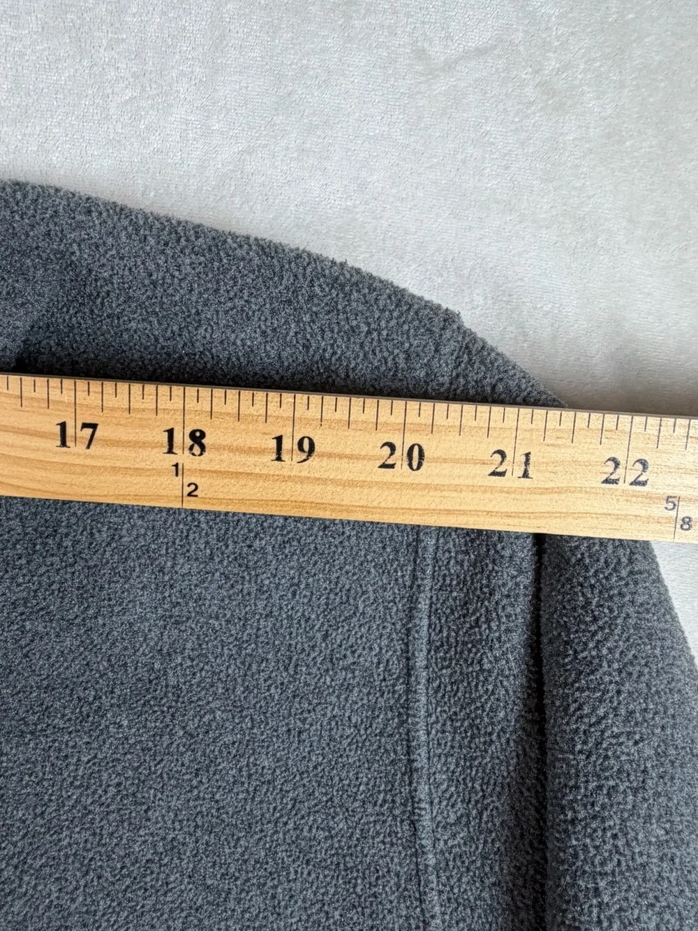 Patagonia Medium Gray Pullover Synchilla Snap T Fleece with Navy Trim